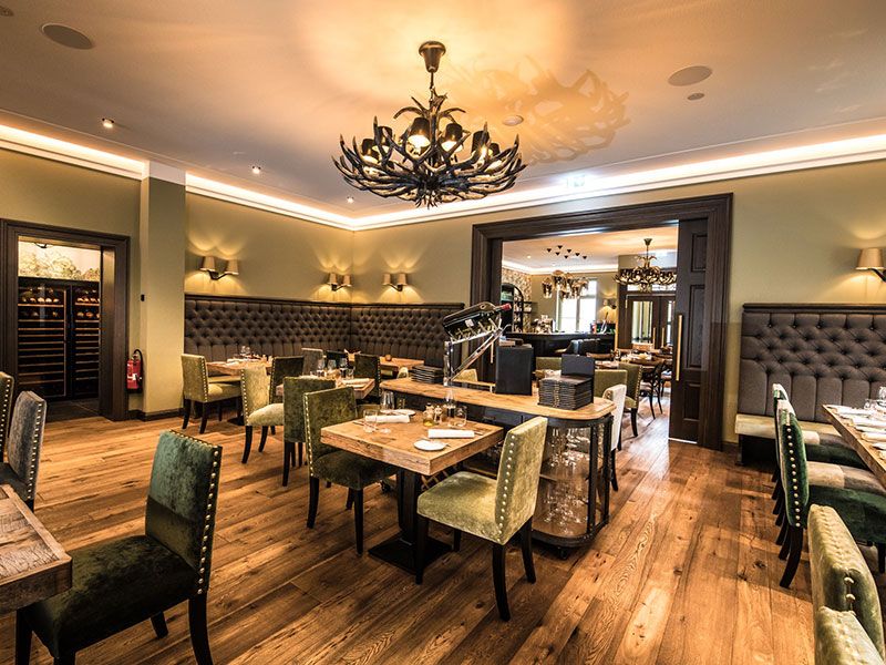 FINE Club Clubhouse - DAS GOLDSTEIN